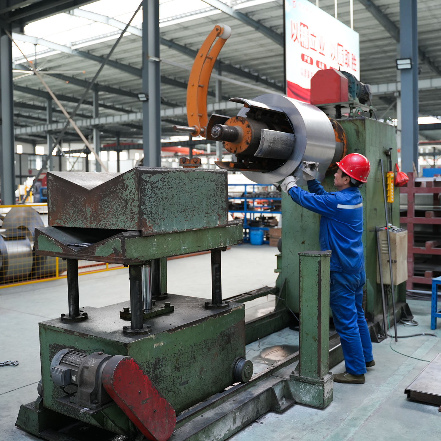 Lichte stalen magazijnstelling verstelbare metalen legbordstelling magazijnopslag corrosiebestendige industriële rekken