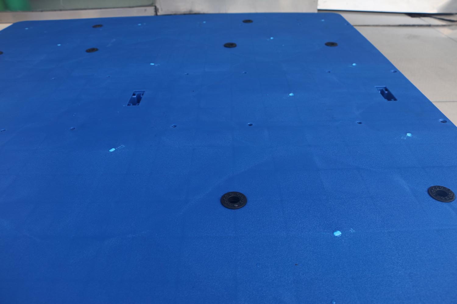 NEXARA NIEUW Materiaal 18KG 1300*1200*160mm Platte kunststof pallet in Indonesië Drie spijlers Zware kunststof pallet