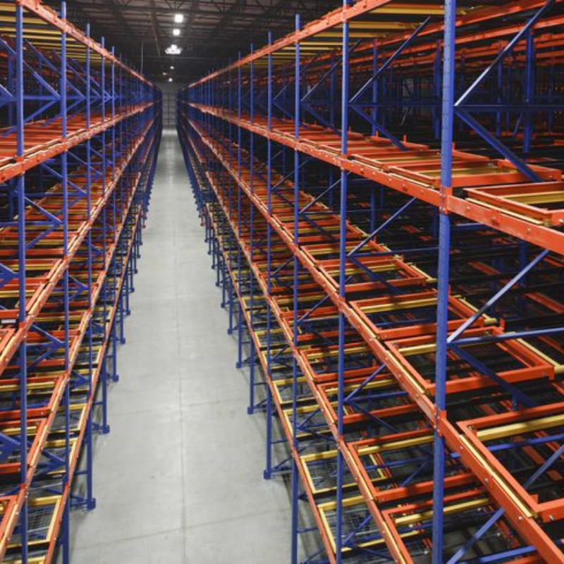 Magazijnlogistiek Push Back Palletstellingen van staal, CE/ISO-gecertificeerd, met een capaciteit van 1000-2000 kg, ruimtebesparende afvalopslagstelling voor