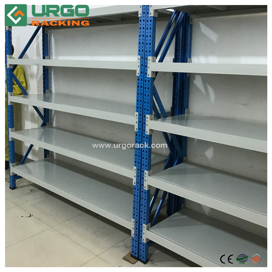 Magazijnstelling voor middelzware lasten met lange overspanning en stalen panelen