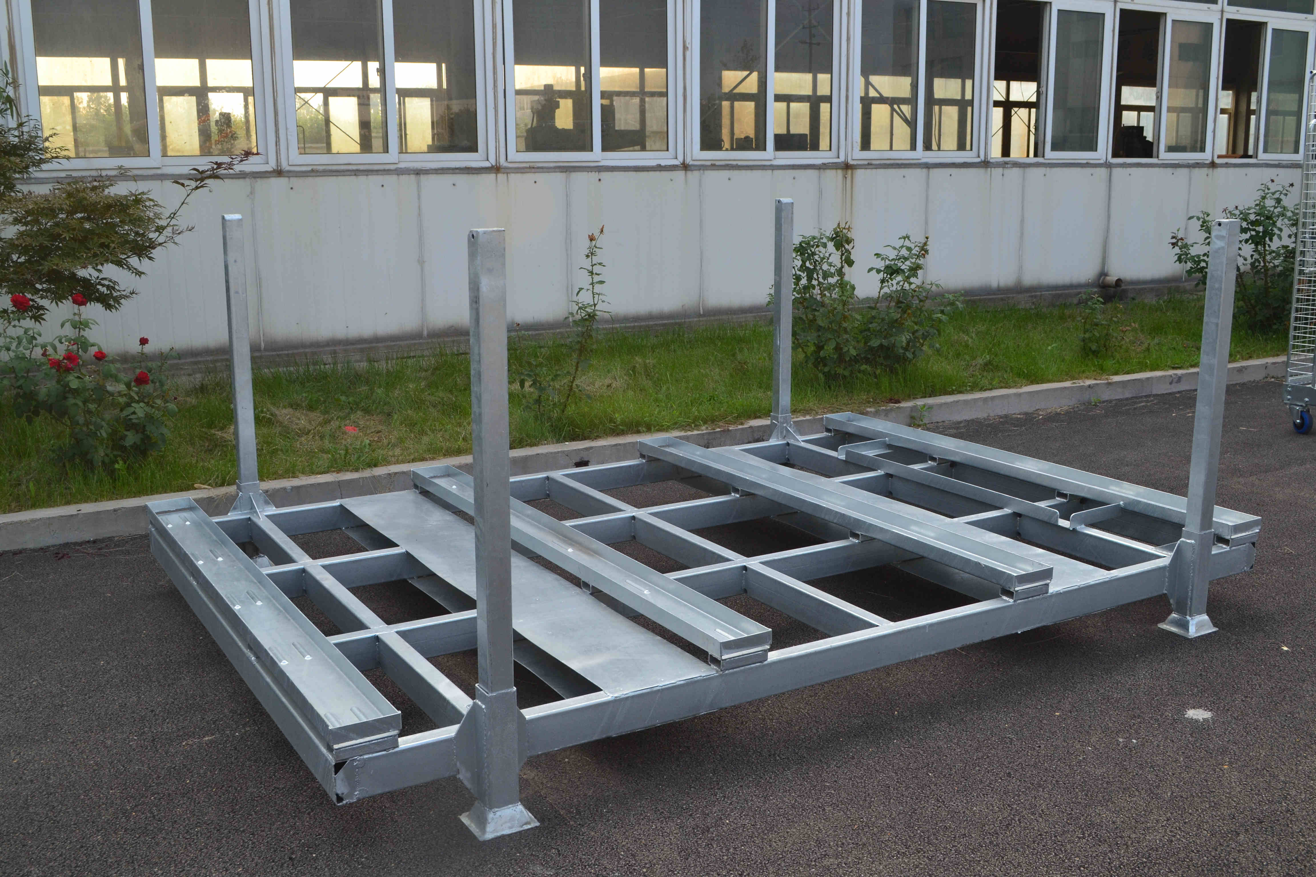 Aanpasbaar, robuust, thermisch verzinkt metalen palletstellingplatform voor fabrieken en magazijnen. OEM-ondersteuning voor palletisering.