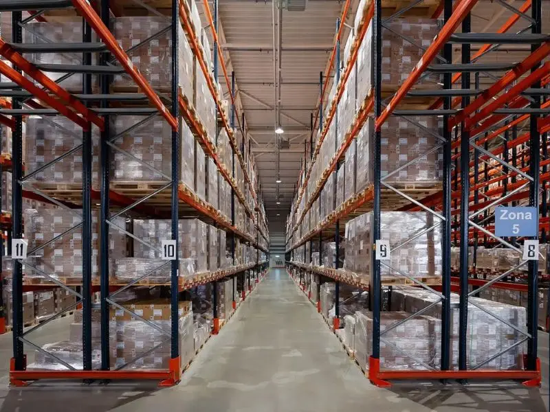 Algemene magazijnopslag en distributiecentra
