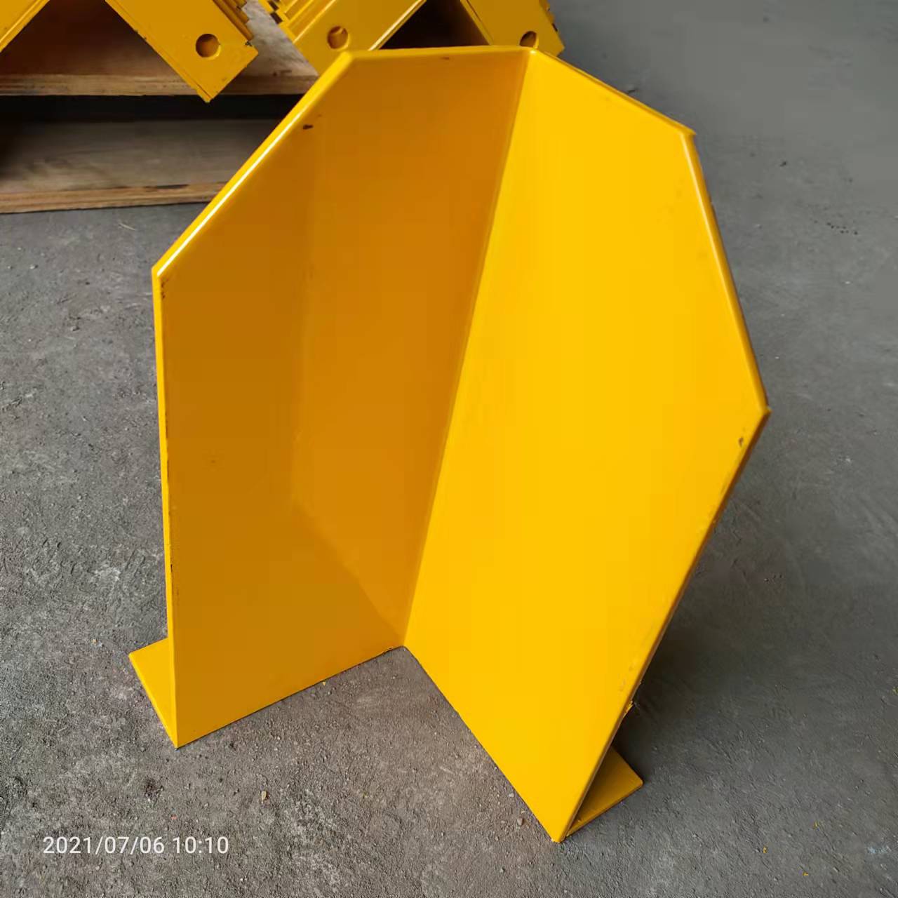 U Steel Post Protector Guard for Heavy Duty Pallet Rack