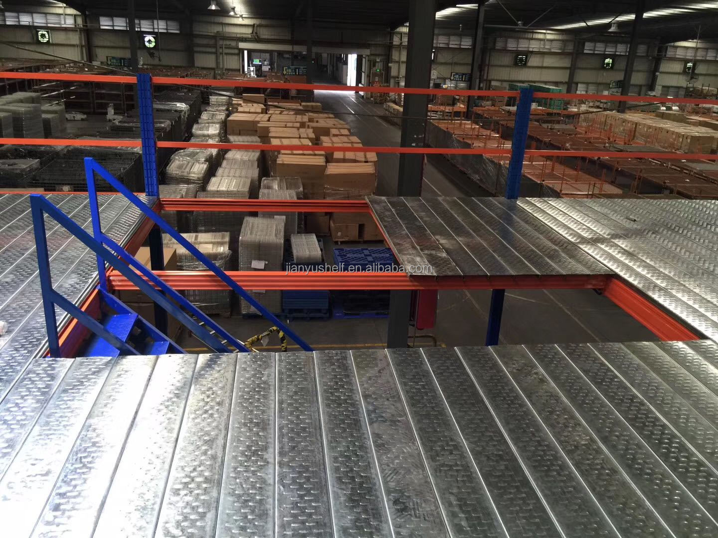 Industriële magazijn tussenvloer