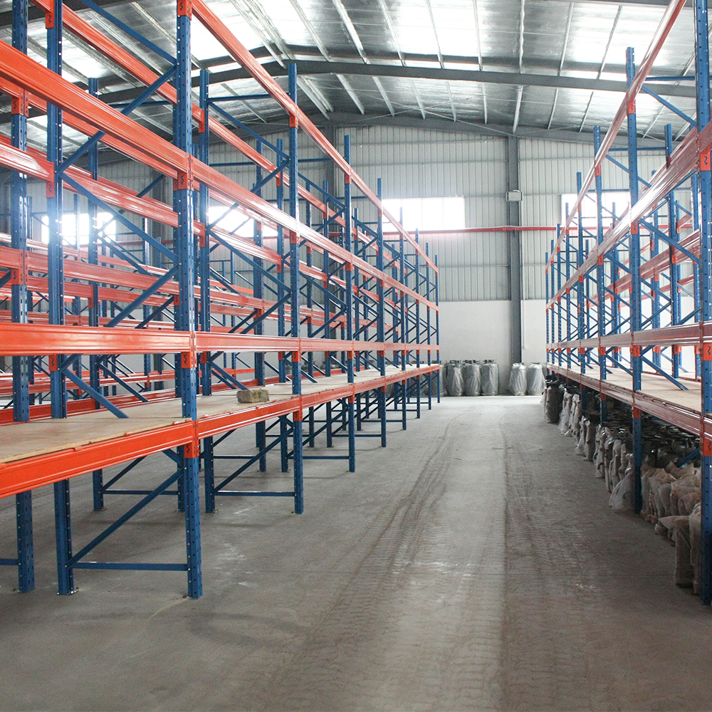 Industriële stellingen van LIJIN Manufacture: robuuste, verstelbare stalen stellingen voor garages en magazijnen.