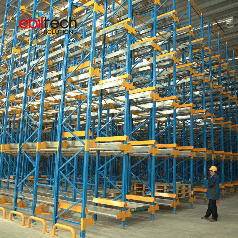 Slim magazijnautomatiseringssysteem met palletshuttle