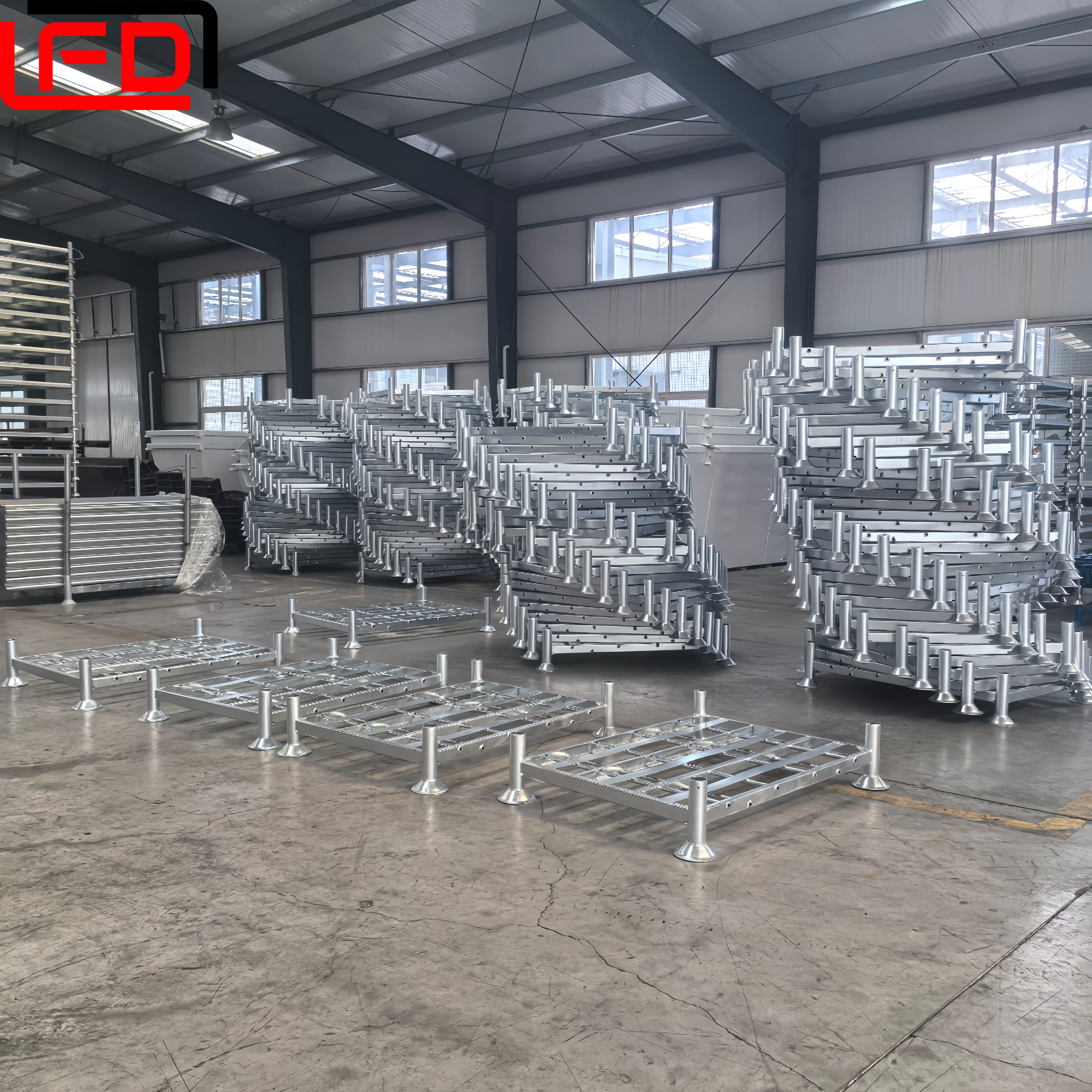 Dompelverzinkte industriële opslag- en logistieke apparatuur, palletstellingen, magazijnstellingen, stapelbare pallets, metalen pallets