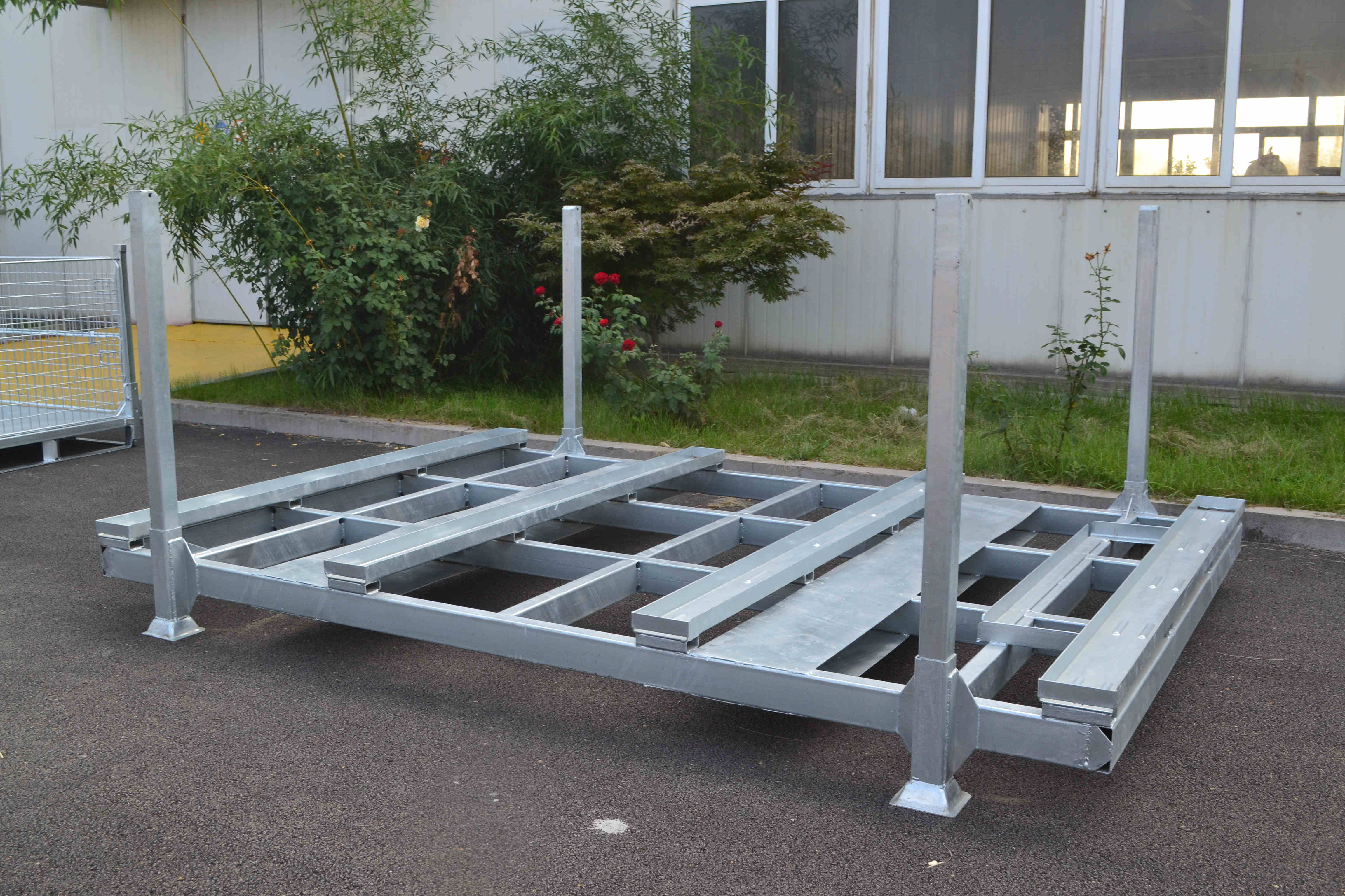 Aanpasbaar, robuust, thermisch verzinkt metalen palletstellingplatform voor fabrieken en magazijnen. OEM-ondersteuning voor palletisering.