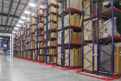 VNA Very Narrow Aisle Pallet Selective Racks Zeer smalle gangpaden Metalen stellingen Opslag met hoge dichtheid Inclusief 3-weg vorkheftruck