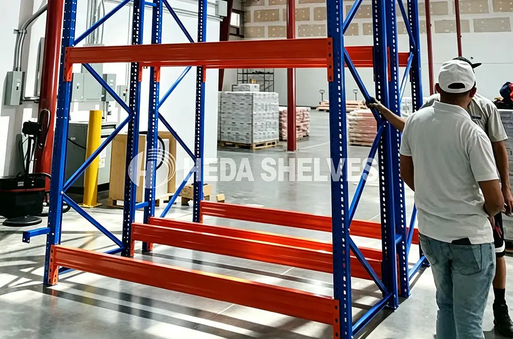 Montagebegeleiding door Guangzhou Heda Shelves Co., Ltd. engineers