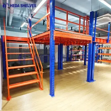 Vrijstaande stalen entresolvloer in magazijn