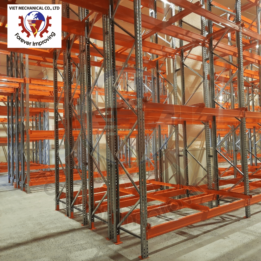 Robuust dubbeldiep palletstellingensysteem dat een grotere palletdiepte en een betere benutting van de magazijnruimte biedt.