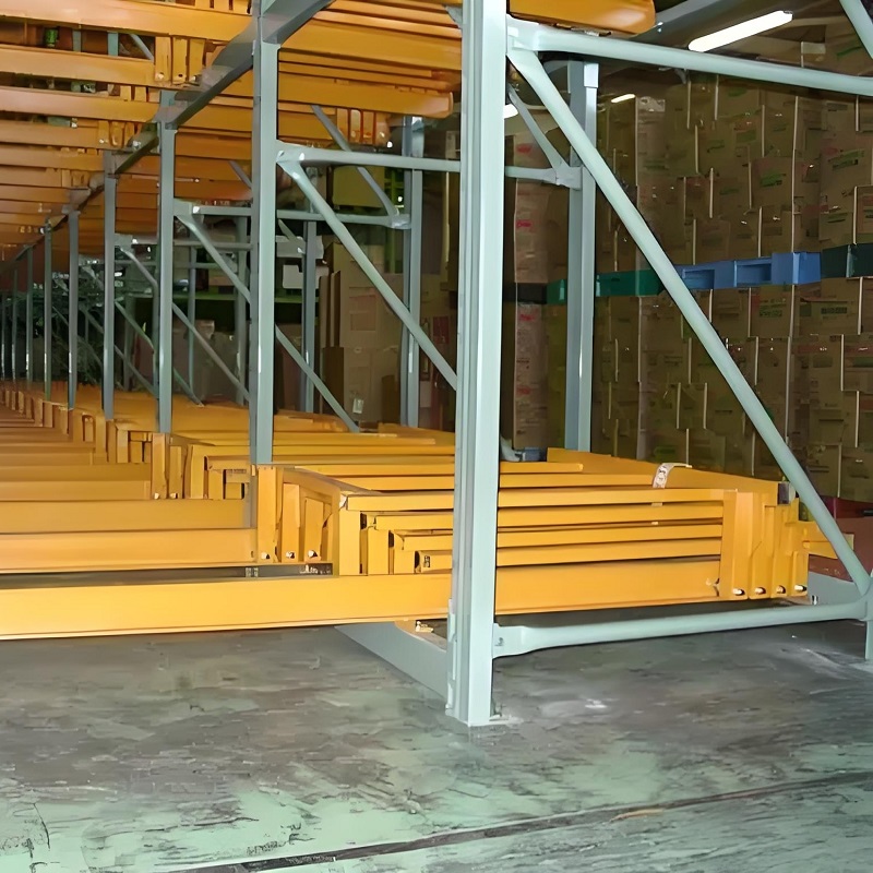 Op maat gemaakte, zware industriële palletstellingen met push-back systeem, ruime voorraad en snelle levering.