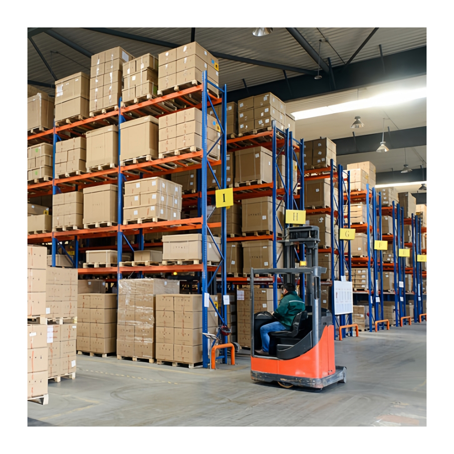 Industriële, zware 5-laags opslagoplossingen van roestvrij staal met balkenconstructie, palletstellingen en versterkte balken.
