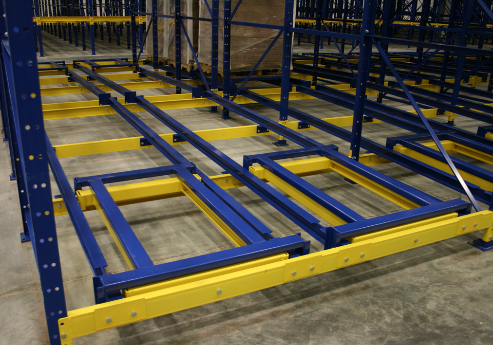 Kosteneffectief pushback palletstellingensysteem voor koelopslag en logistieke magazijnen