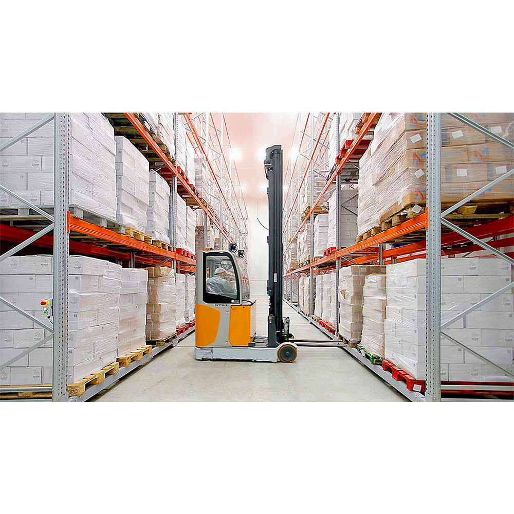 Verstelbaar stellingrek van gewalst staal met een hoog draagvermogen en 5 boutloze schappen, ontworpen voor efficiënte en veilige opslag van gepalletiseerde goederen.