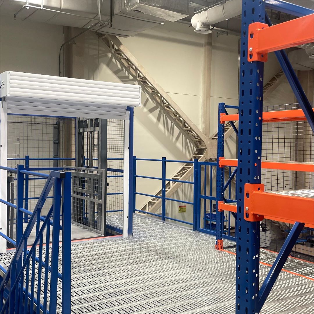 Zware industriële meerlaagse mezzanine-stellingen, stapelstellingen en schappen voor magazijnen