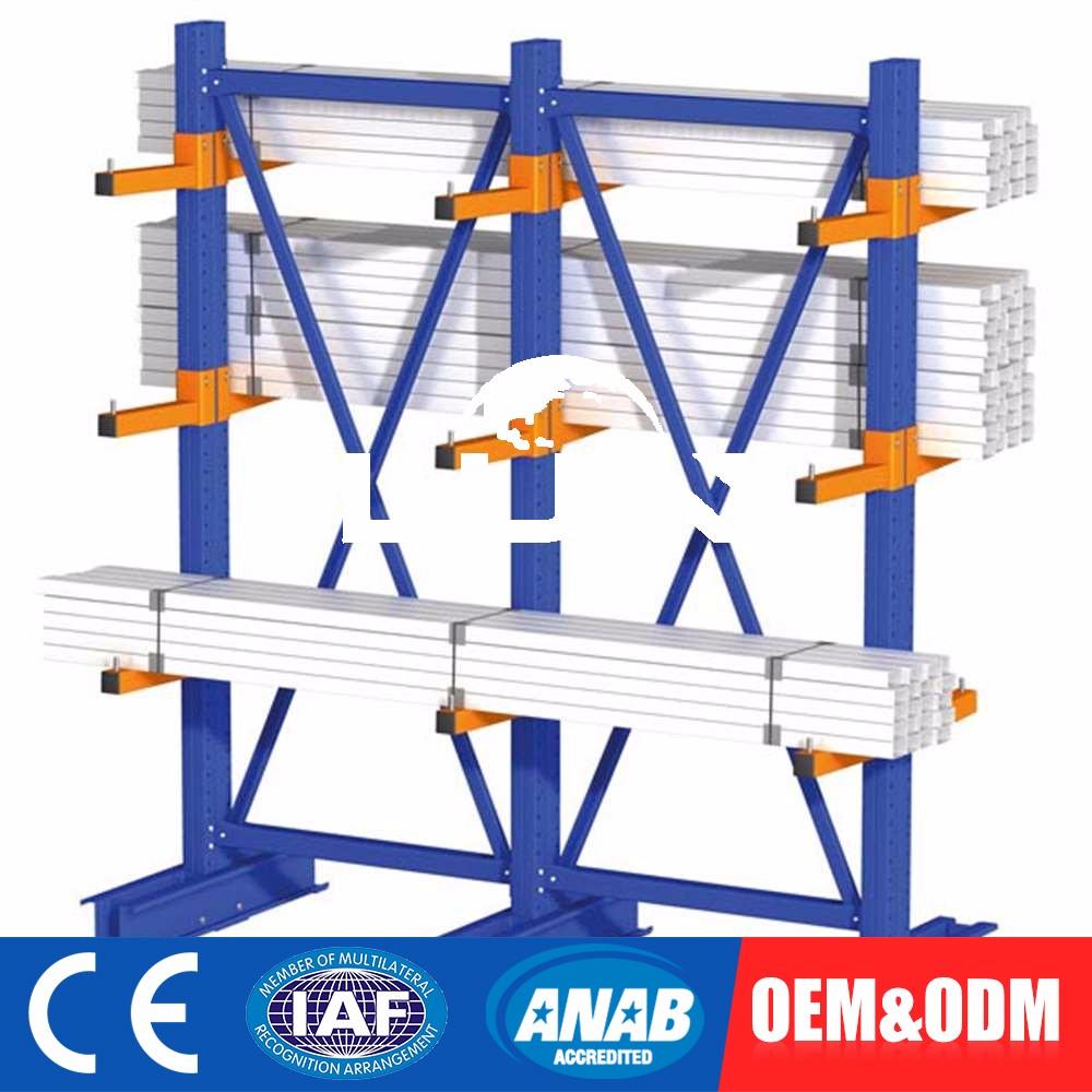 Aanbieding: Aanpasbare ijzeren magazijnstellingen met cantileverconstructie en stalen schappen.
