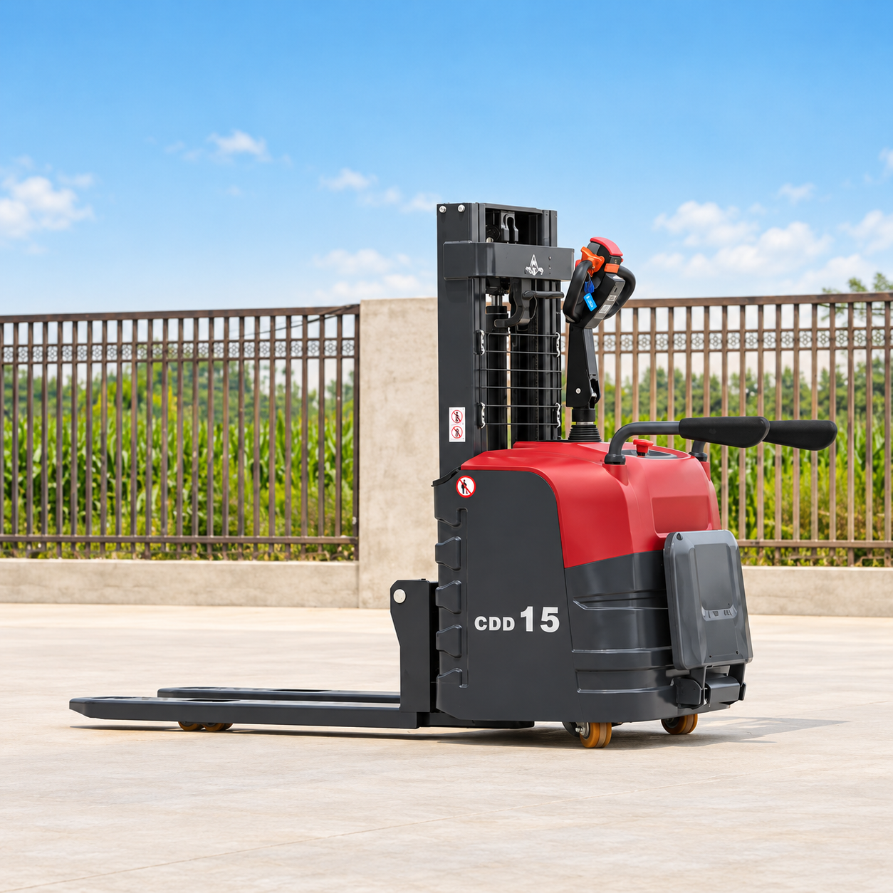 Staand, volledig elektrische palletstapelaar 1,5 ton 3 m meerijdende stapeltruck 2 ton 9,8 ft hefhoogte Staand palletstapelaar
