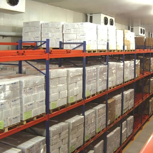 Push Back palletstellingen + vorkheftruckbediende push back stellingen voor batchopslag in 3PL-logistieke magazijnen