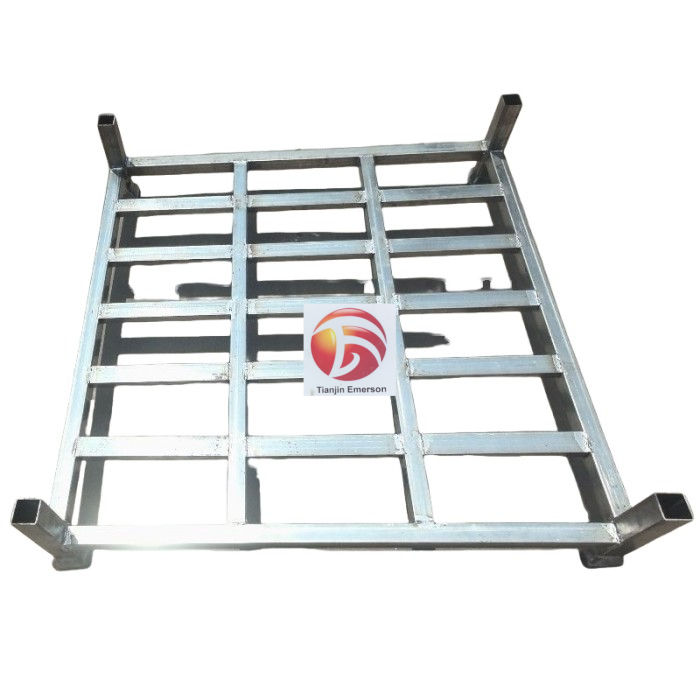 Op maat gemaakte stalen opslagrekken van Chinese fabriek, zware industriële stellingen, stapelbare steigerplanken voor logistieke magazijnen.