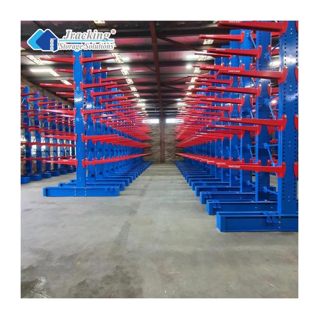 Industriële magazijnstellingen, zwaar uitgevoerd, cantilever stellingsysteem voor magazijnen, hout, stalen balken en buizen.