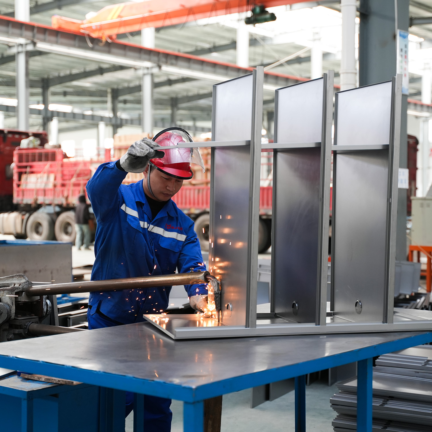 Lichte stalen magazijnstelling verstelbare metalen legbordstelling magazijnopslag corrosiebestendige industriële rekken